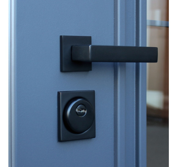 Стальная дверь "Эльбрус" с окном и английской решеткой (терморазрыв 3к) | Два слоя покрытия: первый слой - цинкогрунт, второй слой - порошковое покрытие  