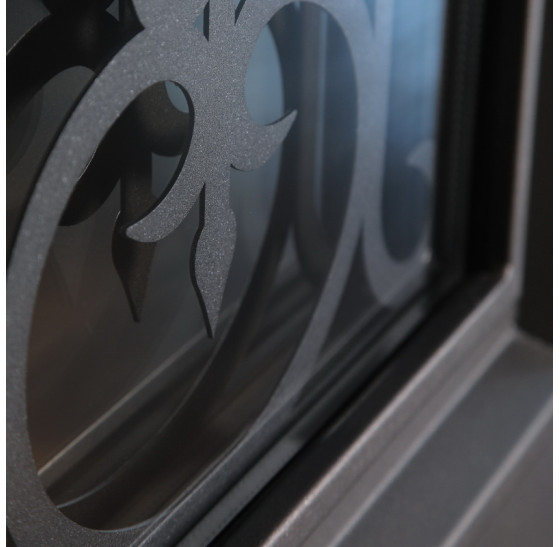 Стальная дверь "Аляска" с окном и лазерной резкой (терморазрыв) | Два слоя покрытия: первый слой - цинкогрунт, второй слой - порошковое покрытие  