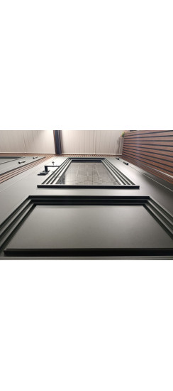 Стальная дверь "Цаворит" с окном и лазерной резкой (терморазрыв 3к). Заказная модель. | Два слоя покрытия: первый слой - цинкогрунт, второй слой - порошковое покрытие 