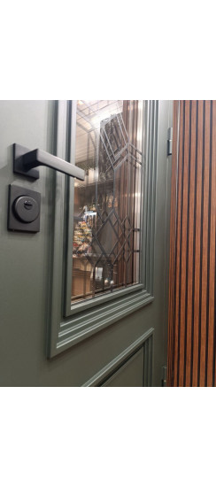 Стальная дверь "Цаворит" с окном и лазерной резкой (терморазрыв 3к). Заказная модель. | Два слоя покрытия: первый слой - цинкогрунт, второй слой - порошковое покрытие 