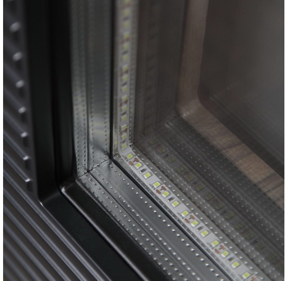 Стальная дверь "Century" с окном (терморазрыв). Заказная модель. | Два слоя покрытия металла: цинкогрунт, порошковое покрытие «муар черный». Два слоя влагостойкого покрытия МДФ панелей: масло Мербау, лак ПУ., 2050 х 880; 2050 х 960.