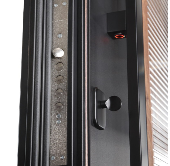 Стальная дверь "Century" с окном (терморазрыв). Заказная модель. | Два слоя покрытия металла: цинкогрунт, порошковое покрытие «муар черный». Два слоя влагостойкого покрытия МДФ панелей: масло Мербау, лак ПУ., 2050 х 880; 2050 х 960.