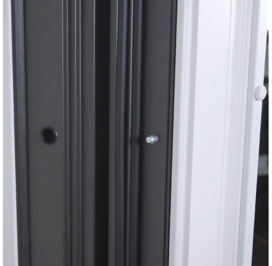 Стальная дверь Таганай с окном и английской решеткой (терморазрыв 3к) | Два цвета покраски рамы и полотна (внешняя сторона - 