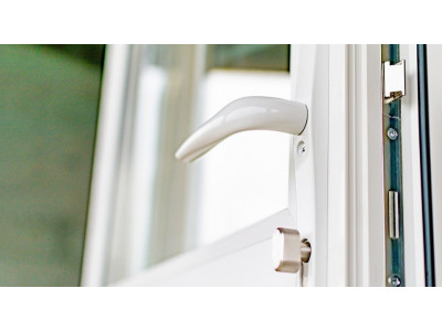 Как отрегулировать пластиковые двери своими руками: устраняем скрип, сквозняки и провисание